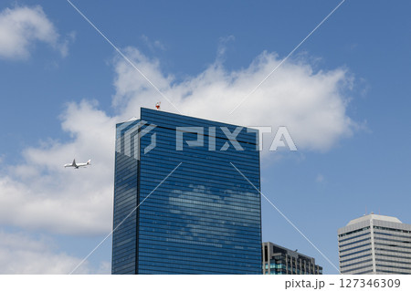 大阪ビジネスパークのビル（2025年2月撮影） 127346309