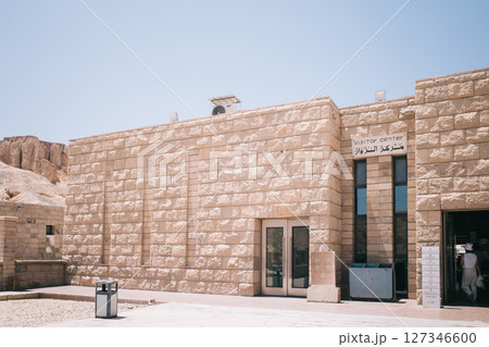エジプト・王家の谷のビジターセンター 127346600