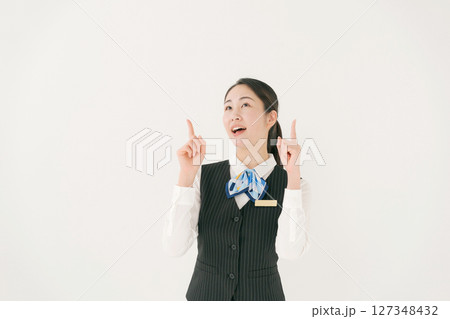 制服を着た女性 制服を着た女性 127348432