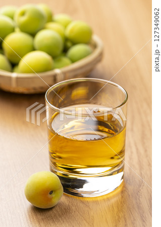 自家製梅酒と青梅 127349062