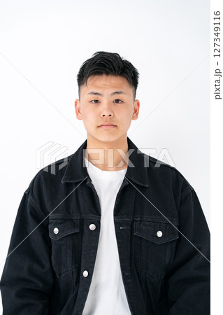 若い男性　ポートレート 127349116