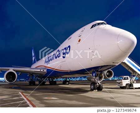 NCA 747カーゴ駐車場夜景 127349674