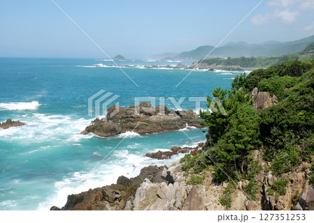 Kuroshio current @Kumano 太平洋の黒潮の荒波 @熊野枯木灘海岸県立自然公園 Kuroshio current @Kumano 太平洋の黒潮の荒波 @熊野枯木灘海岸県立自然公園 127351253