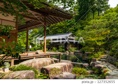 百済寺の新緑の本坊・喜見院 百済寺の新緑の本坊・喜見院 127352655