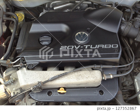 Engine cover Engine cover 127352867