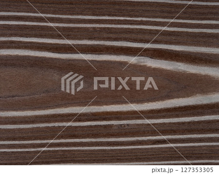 Crown bark veneer surface showcasing rich walnut and soft beige in a natural striped pattern 127353305