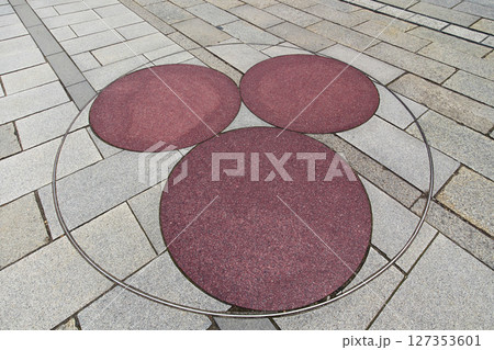 出雲市　出雲大社　古代御本殿の御柱跡 127353601