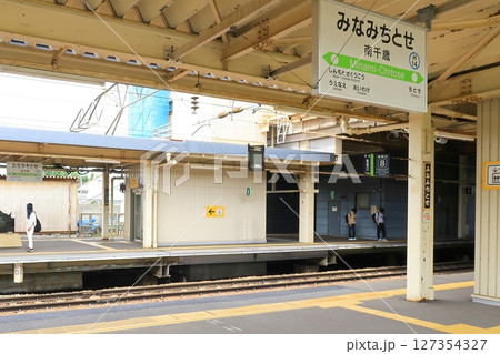 JR北海道、苫小牧駅から南千歳駅までの普通電車風景(2023年夏) 127354327