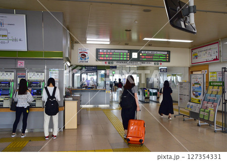 JR北海道、苫小牧駅から南千歳駅までの普通電車風景(2023年夏) JR北海道、苫小牧駅から南千歳駅までの普通電車風景(2023年夏) 127354331