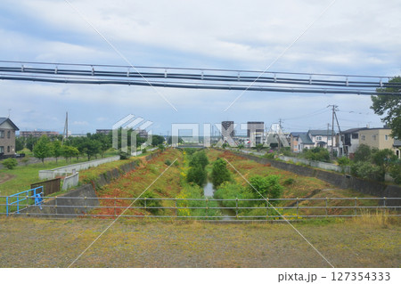 JR北海道、苫小牧駅から南千歳駅までの普通電車風景(2023年夏) 127354333