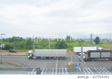 JR北海道、苫小牧駅から南千歳駅までの普通電車風景(2023年夏) JR北海道、苫小牧駅から南千歳駅までの普通電車風景(2023年夏) 127354341