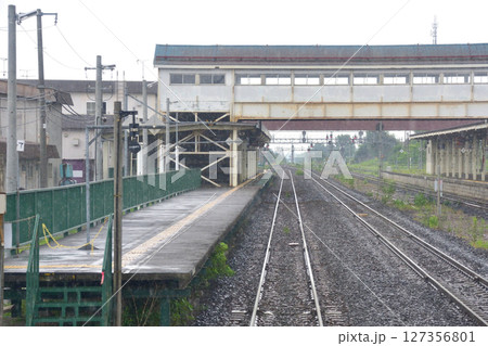 JR北海道、石勝線の追分駅から新夕張駅までの普通列車風景(2023年夏) 127356801