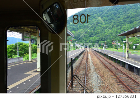 JR北海道、石勝線の追分駅から新夕張駅までの普通列車風景(2023年夏) JR北海道、石勝線の追分駅から新夕張駅までの普通列車風景(2023年夏) 127356831