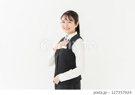 制服の女性　ビジネス　お任せ 127357024