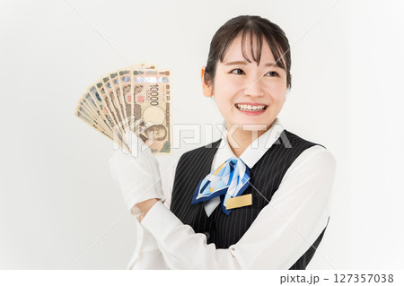 お金を持つ女性 お金を持つ女性 127357038