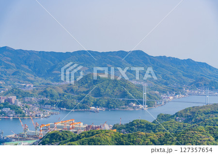 （長崎県）稲佐山山頂展望台から見る女神大橋 127357654