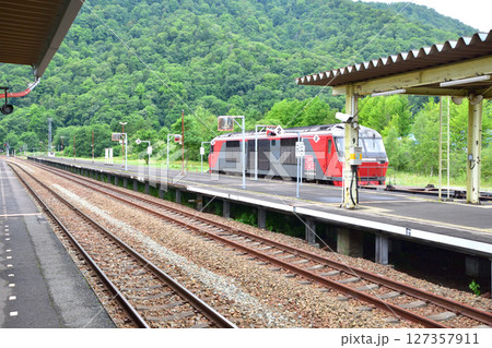 JR北海道、石勝線の新夕張駅から新得駅までの風景(2023年夏) JR北海道、石勝線の新夕張駅から新得駅までの風景(2023年夏) 127357911