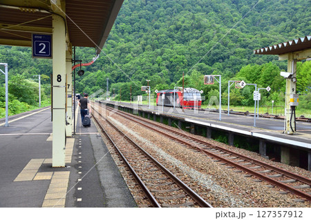 JR北海道、石勝線の新夕張駅から新得駅までの風景(2023年夏) 127357912