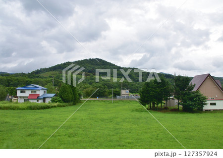 JR北海道、石勝線の新夕張駅から新得駅までの風景(2023年夏) JR北海道、石勝線の新夕張駅から新得駅までの風景(2023年夏) 127357924