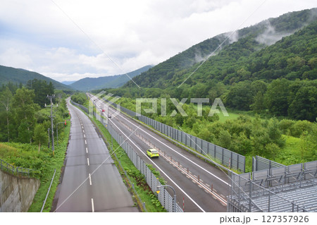 JR北海道、石勝線の新夕張駅から新得駅までの風景(2023年夏) 127357926