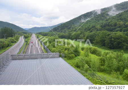 JR北海道、石勝線の新夕張駅から新得駅までの風景(2023年夏) 127357927