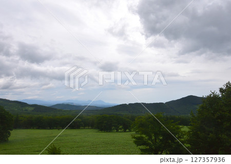 JR北海道、石勝線の新夕張駅から新得駅までの風景(2023年夏) 127357936