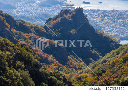 秋の小豆島　紅葉の寒霞渓　表十二景登山道からの眺望 127358162