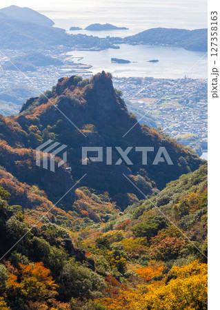 秋の小豆島　紅葉の寒霞渓　表十二景登山道からの眺望 127358163