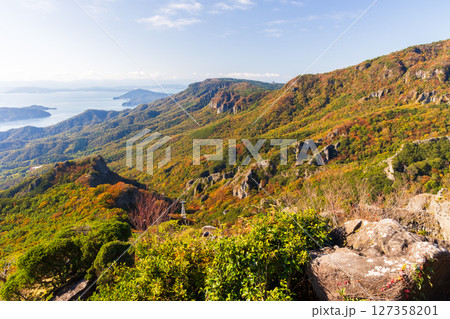 秋の小豆島　紅葉の寒霞渓　第一展望所からの眺望 127358201