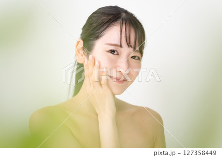 ビューティー 若い女性 ビューティー 若い女性 127358449