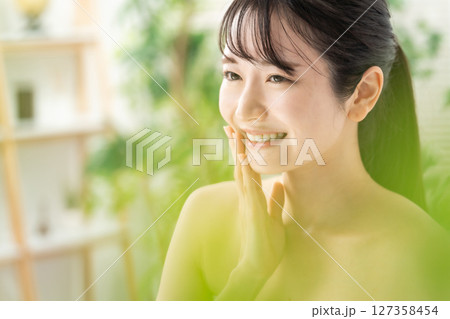 ビューティー　若い女性 127358454