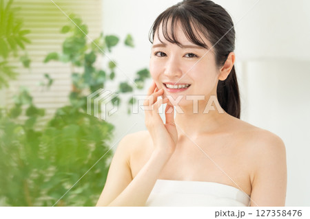 ビューティー　若い女性 127358476
