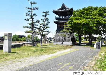 名古屋市熱田区　宮の渡し公園（七里の渡し跡）の時の鐘と散策路 127359139