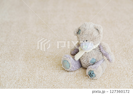 close-up. teddy bear on the beige Interior pile carpet made of polypropylene.  127360172