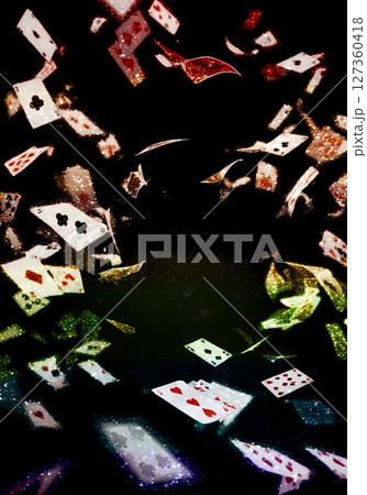 舞い散るトランプ風カードのエフェクト黒背景 127360418