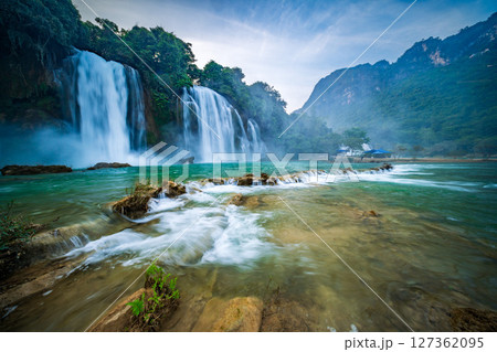 Ban Gioc waterfalls,also known as Detian waterfalls, a famous cross-border waterfall between Vietnam and China 127362095