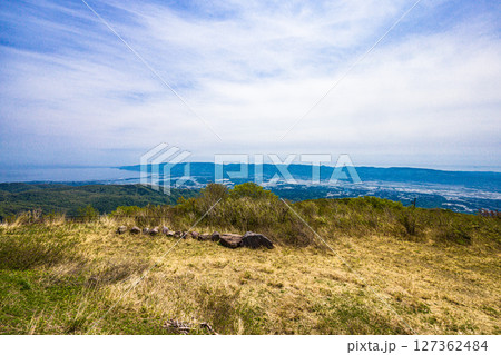【新潟県_大佐渡スカイライン】佐渡全島を俯瞰できる大パノラマ、遠くには本土 【新潟県_大佐渡スカイライン】佐渡全島を俯瞰できる大パノラマ、遠くには本土 127362484