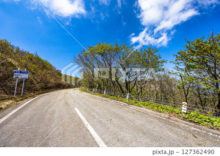 【新潟県_大佐渡スカイライン】佐渡全島を俯瞰できる大パノラマ、遠くには本土 127362490