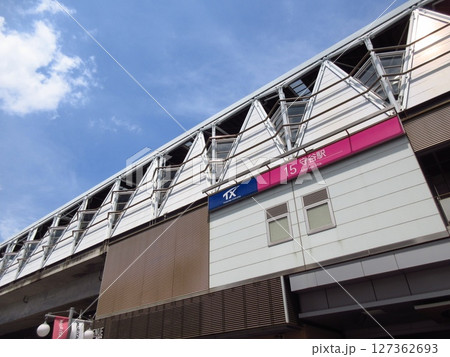 つくばエクスプレスの「守谷駅」 127362693