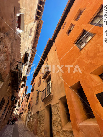 スペインで最も美しい村　アルバラシン旧市街 127363820