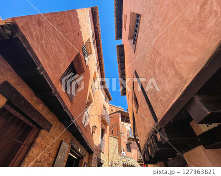 スペインで最も美しい村　アルバラシン旧市街 127363821