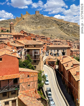 スペインで最も美しい村　アルバラシン旧市街 127363828