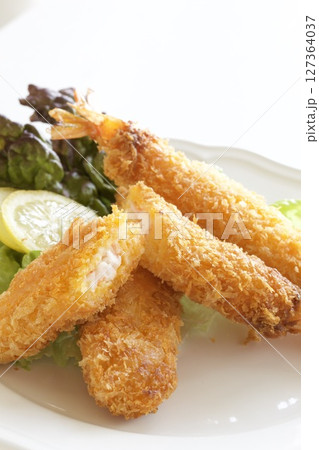 冷凍食品のエビフライ 127364037