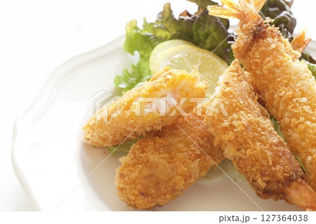 冷凍食品のエビフライ 127364038