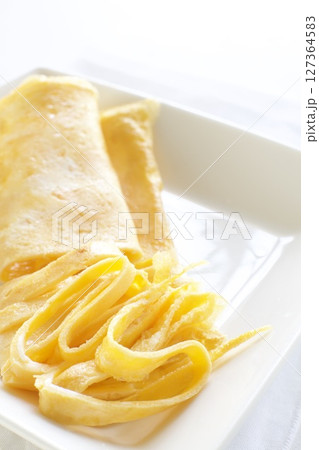 薄焼き卵と錦糸卵 薄焼き卵と錦糸卵 127364583