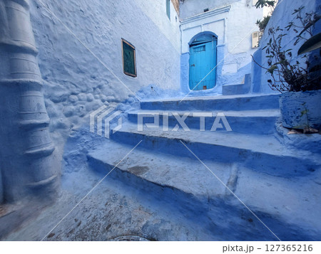 Streets and houses of Chefchaouen, Morocco painted in blue 127365216