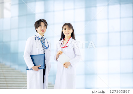 白衣を着た医療チーム 白衣を着た医療チーム 127365897
