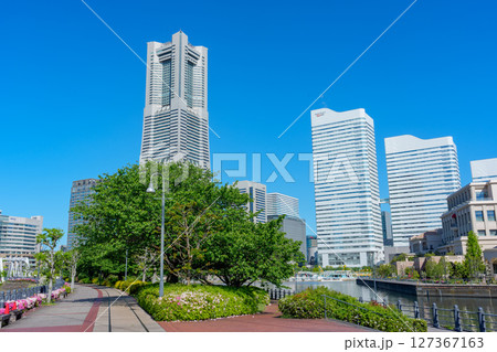 ランドマークタワーと横浜のウォーターフロント ランドマークタワーと横浜のウォーターフロント 127367163