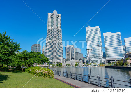 ランドマークタワーと横浜のウォーターフロント ランドマークタワーと横浜のウォーターフロント 127367164