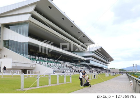 晴れた日の京都競馬場 晴れた日の京都競馬場 127369765
